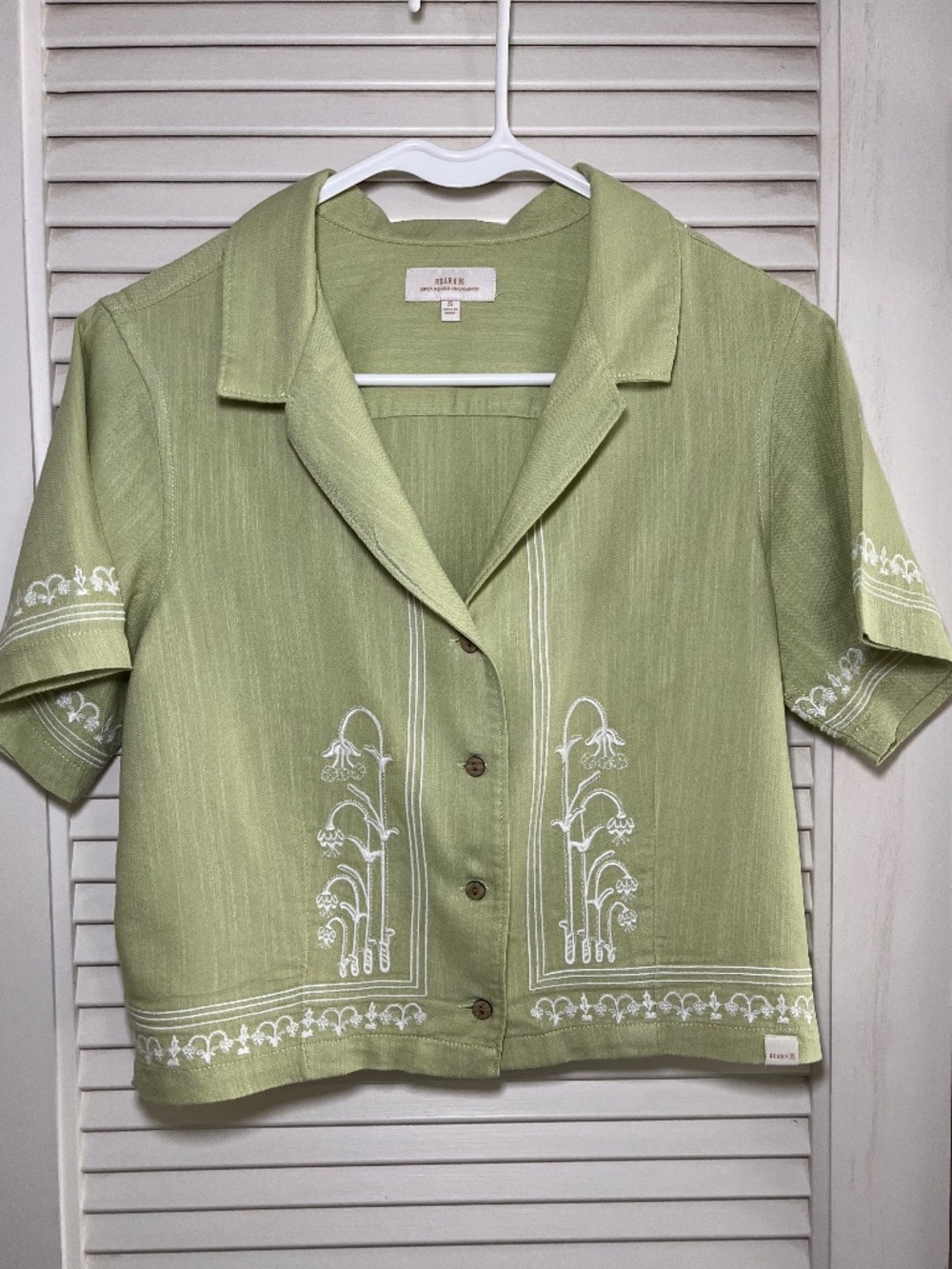 Roark Embroidered Cropped Pear Green Walk in the Woods Blouse Size S - Picture 10 of 10